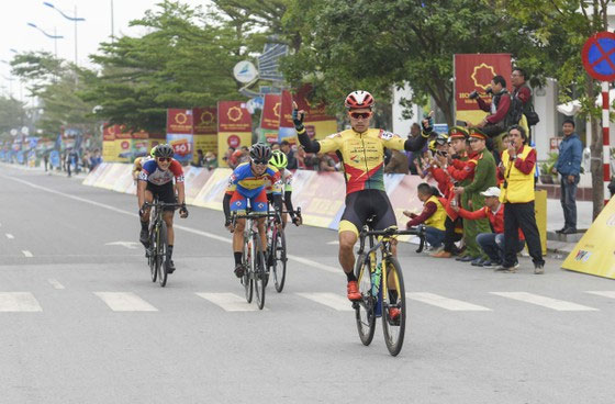 Chặng 3 Giải xe đạp VTV 2020: TP Hồ Chí Minh Vinama lấy lại ngôi nhất đồng đội